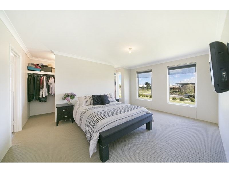 17 Neilson Street, Hammond Park WA 6164