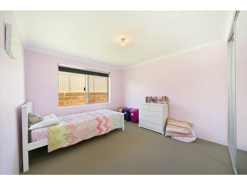 17 Neilson Street, Hammond Park WA 6164