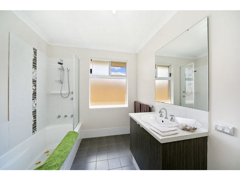 17 Neilson Street, Hammond Park WA 6164