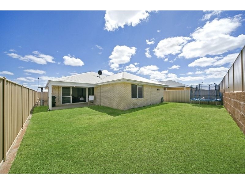 17 Neilson Street, Hammond Park WA 6164