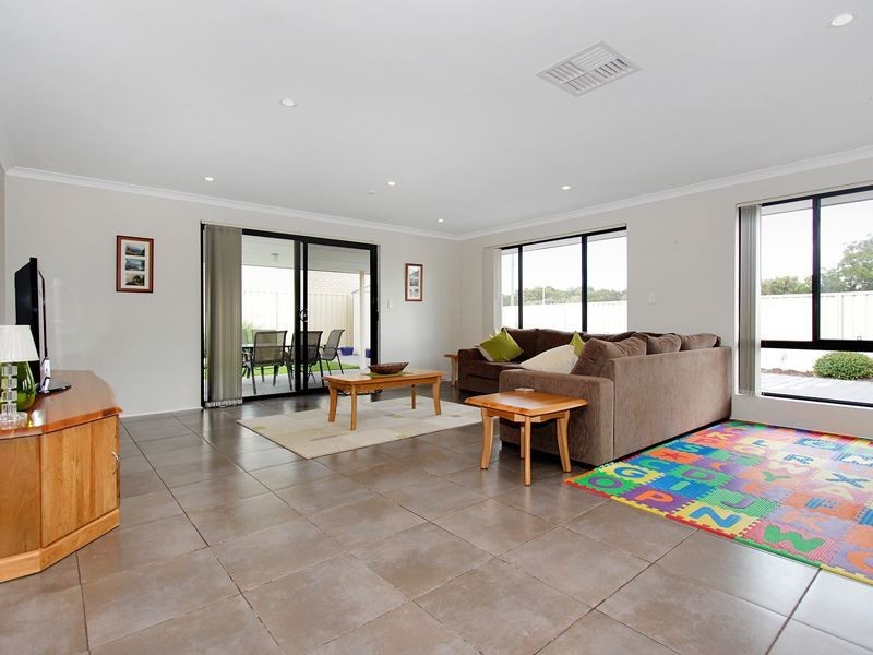 35 Barcoo Bend, Hammond Park WA 6164