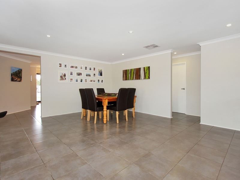 35 Barcoo Bend, Hammond Park WA 6164