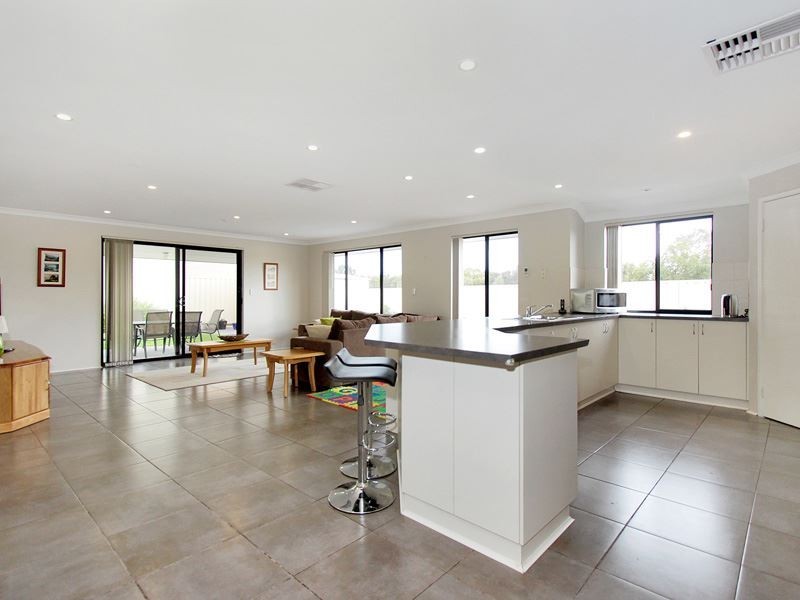 35 Barcoo Bend, Hammond Park WA 6164