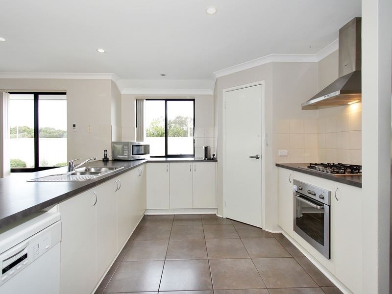 35 Barcoo Bend, Hammond Park WA 6164