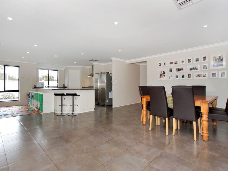 35 Barcoo Bend, Hammond Park WA 6164