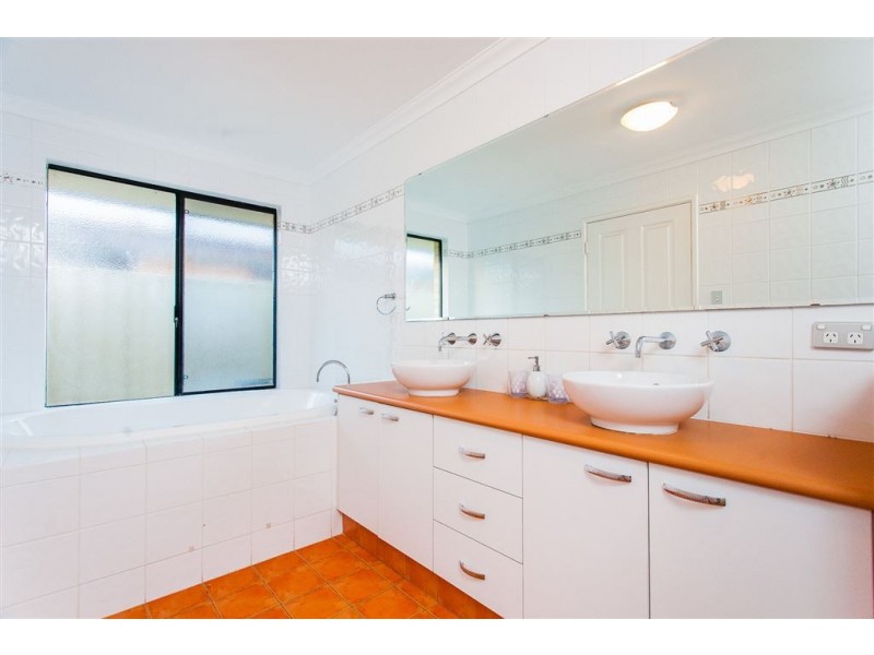 23 Normanby Bend, Success WA 6164