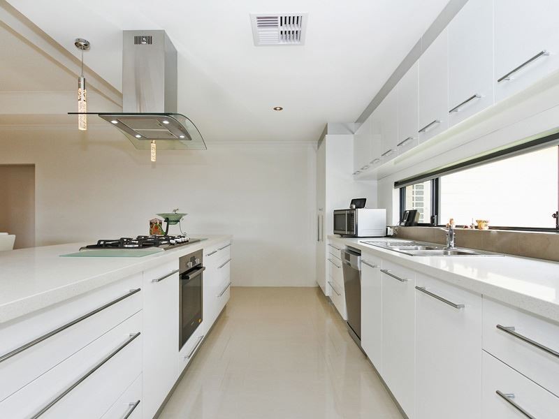 37 Lauderdale Drive, Success WA 6164