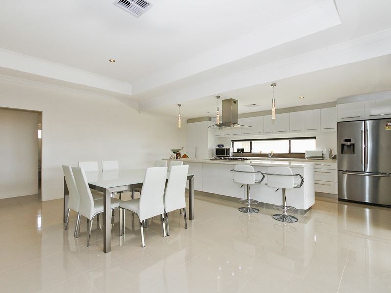 37 Lauderdale Drive, Success WA 6164