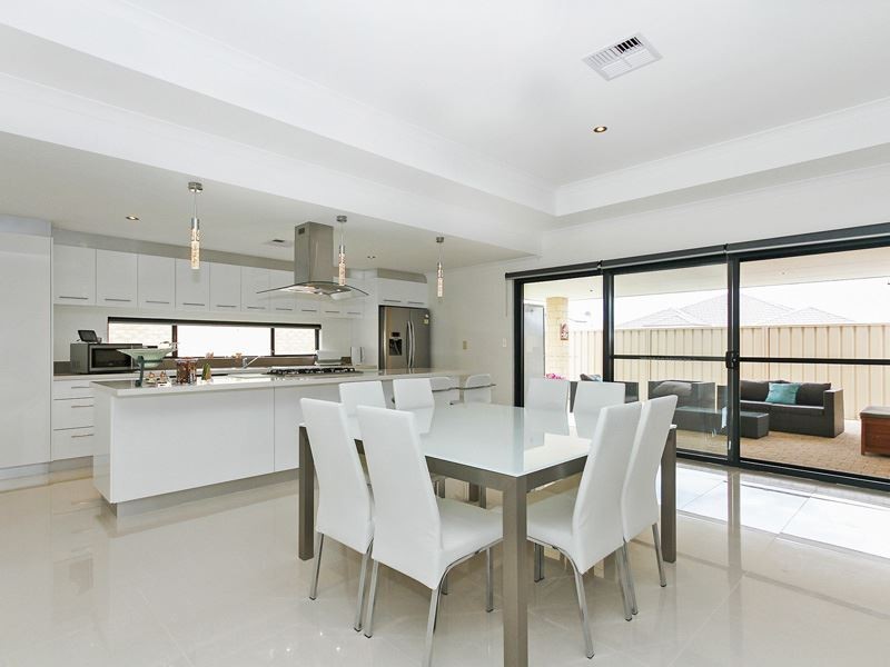 37 Lauderdale Drive, Success WA 6164