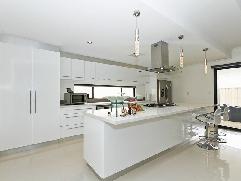 37 Lauderdale Drive, Success WA 6164