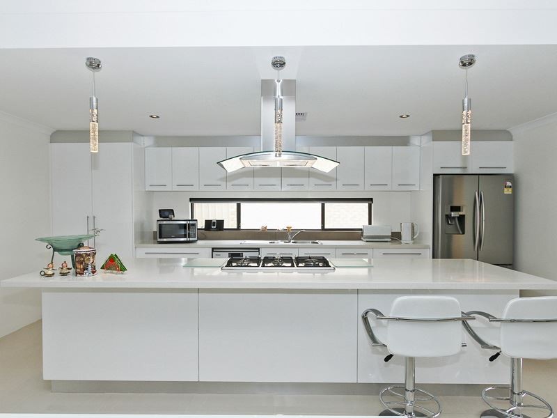 37 Lauderdale Drive, Success WA 6164