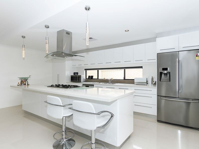 37 Lauderdale Drive, Success WA 6164