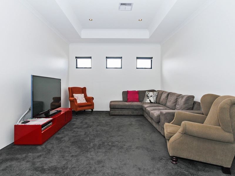 37 Lauderdale Drive, Success WA 6164