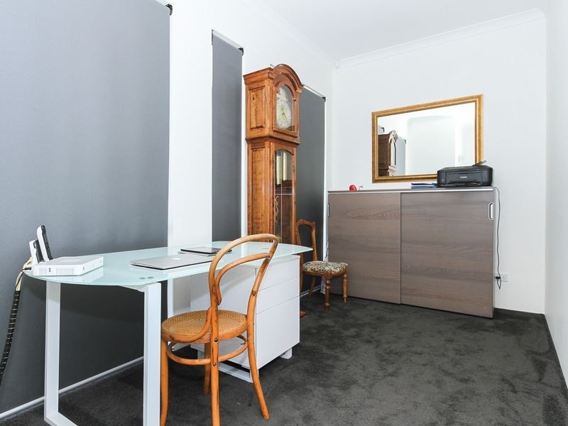 37 Lauderdale Drive, Success WA 6164