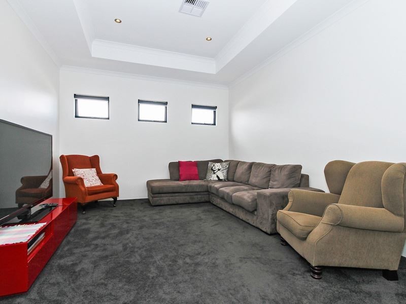 37 Lauderdale Drive, Success WA 6164