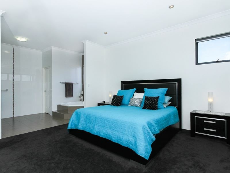 37 Lauderdale Drive, Success WA 6164