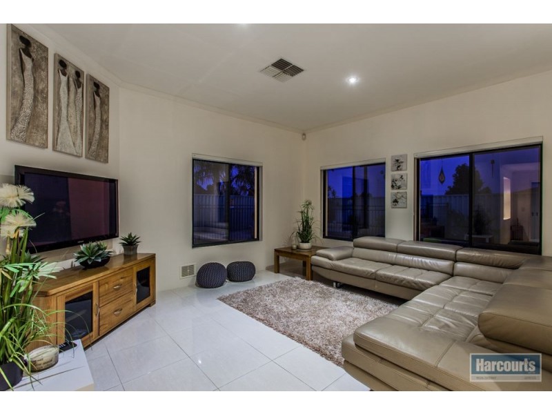 4 Sumner Rise, Success WA 6164