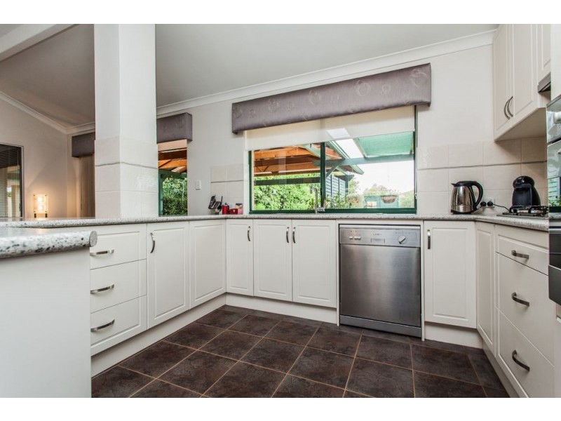 42 Carlhausen Close, Atwell WA 6164