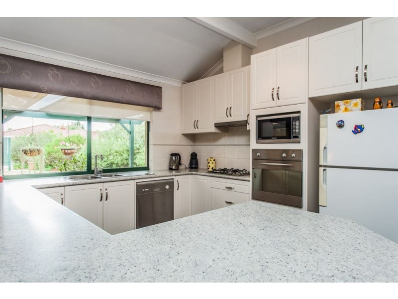 42 Carlhausen Close, Atwell WA 6164