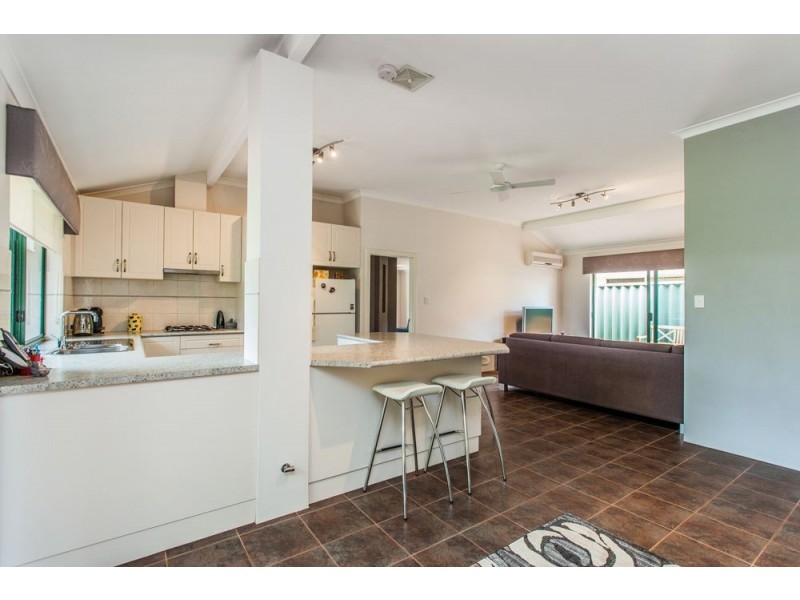 42 Carlhausen Close, Atwell WA 6164