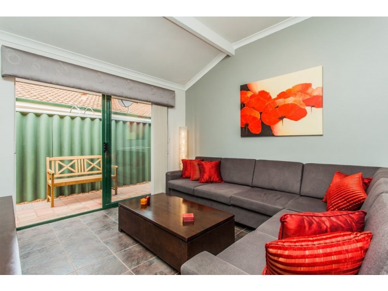 42 Carlhausen Close, Atwell WA 6164