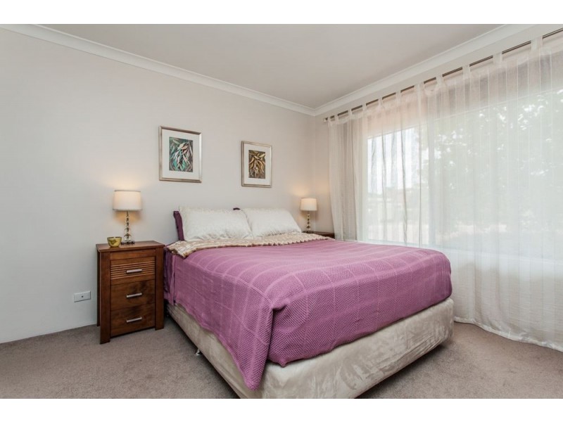 42 Carlhausen Close, Atwell WA 6164