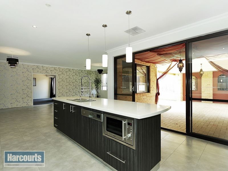 33 Flametree Bend, Hammond Park WA 6164