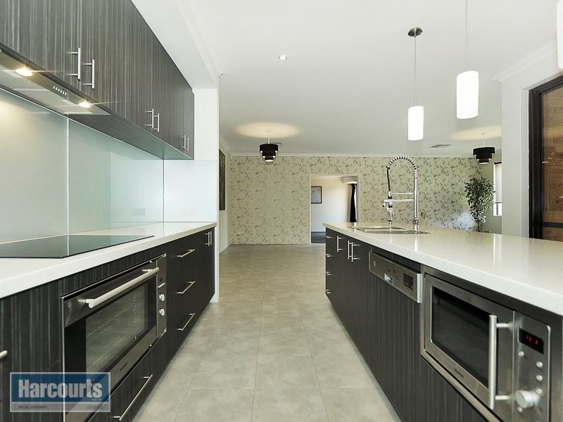 33 Flametree Bend, Hammond Park WA 6164