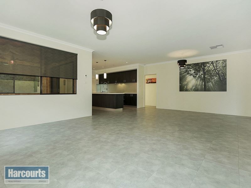 33 Flametree Bend, Hammond Park WA 6164