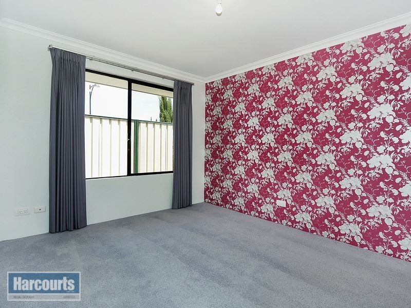 33 Flametree Bend, Hammond Park WA 6164