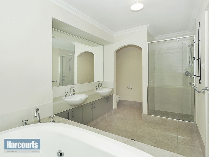 33 Flametree Bend, Hammond Park WA 6164