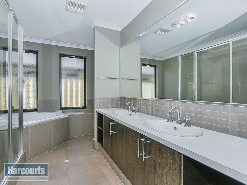 16 Covington Loop, Success WA 6164