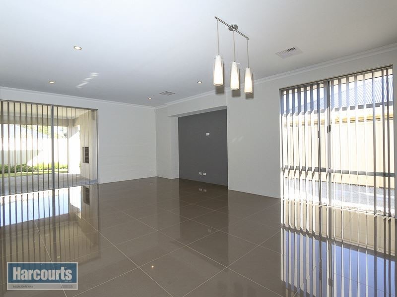 7 Bremer Way, Success WA 6164