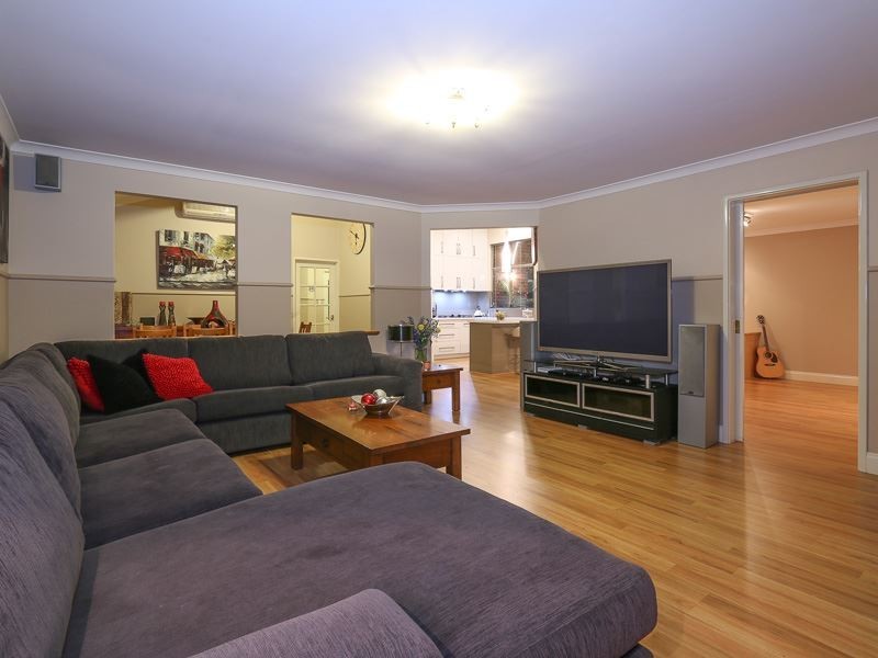 5 St Claire Gardens, Atwell WA 6164
