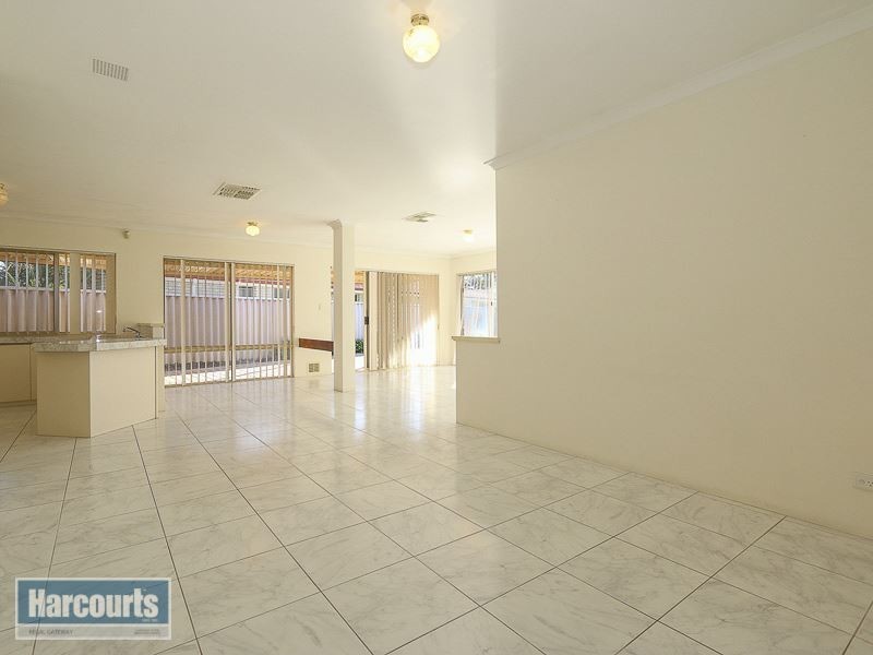 15 Carlhausen Close, Atwell WA 6164