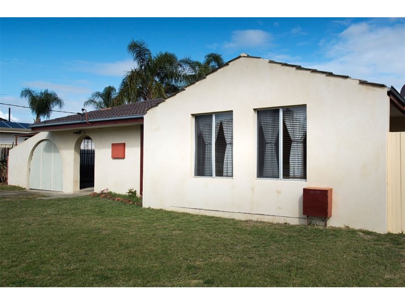 9 Elanora road, Armadale WA 6112