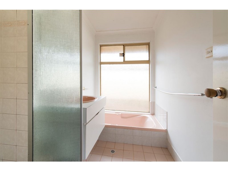 157 Seville Drive, Seville Grove WA 6112