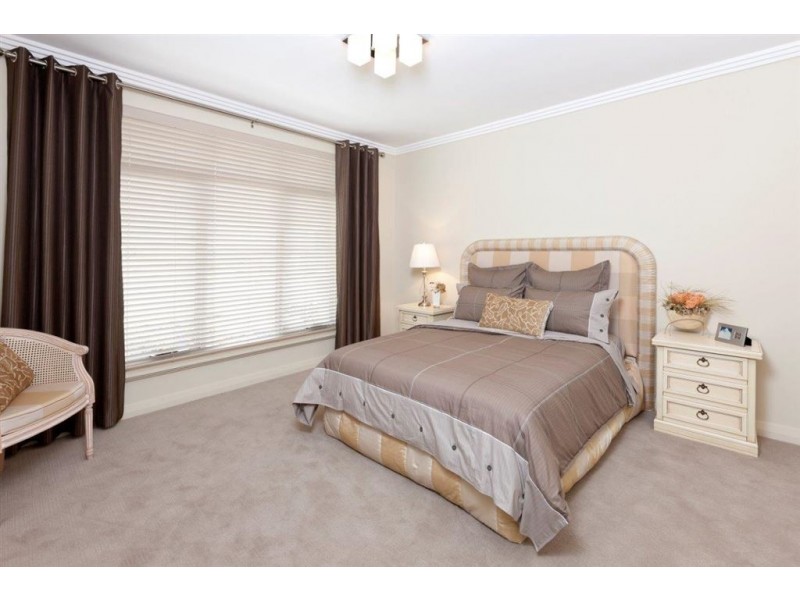 12 Bruny Meander, Wandi WA 6167