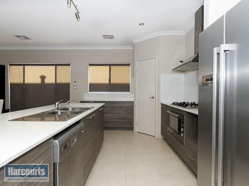 7 Lomond Crescent, Wandi WA 6167