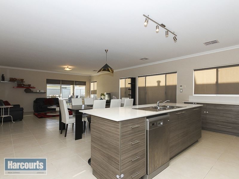 7 Lomond Crescent, Wandi WA 6167