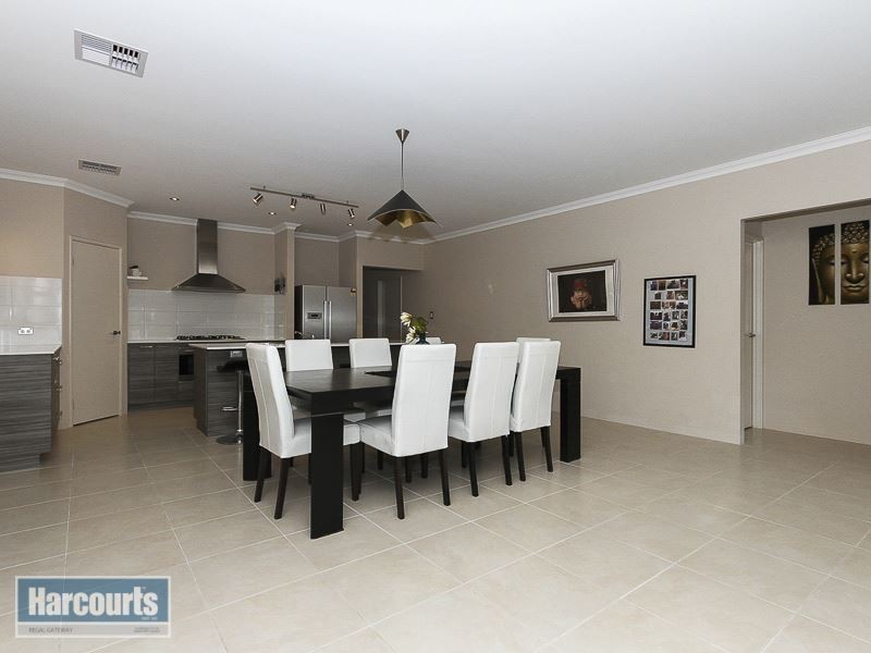 7 Lomond Crescent, Wandi WA 6167