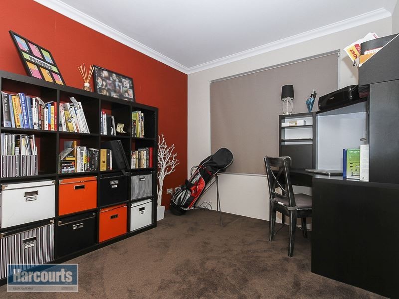 7 Lomond Crescent, Wandi WA 6167