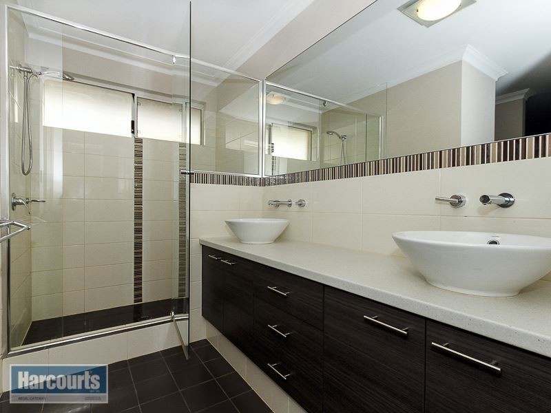 7 Lomond Crescent, Wandi WA 6167