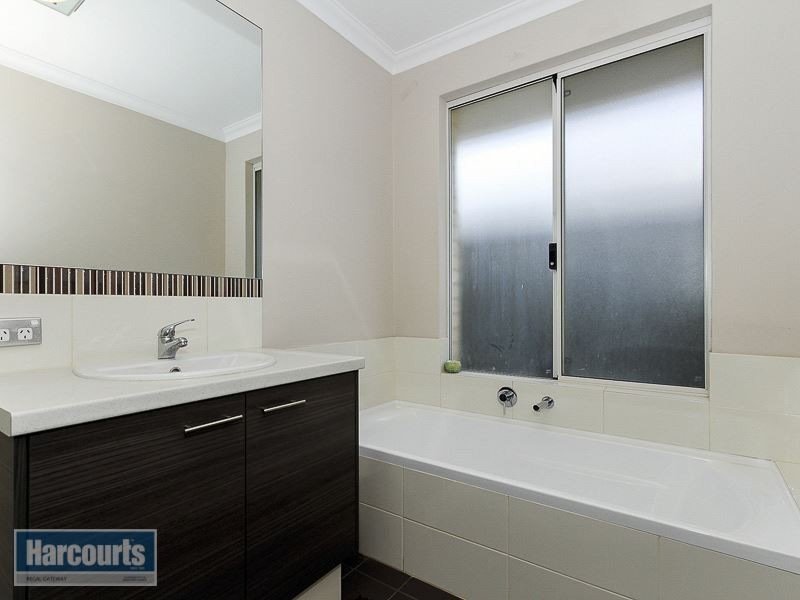 7 Lomond Crescent, Wandi WA 6167