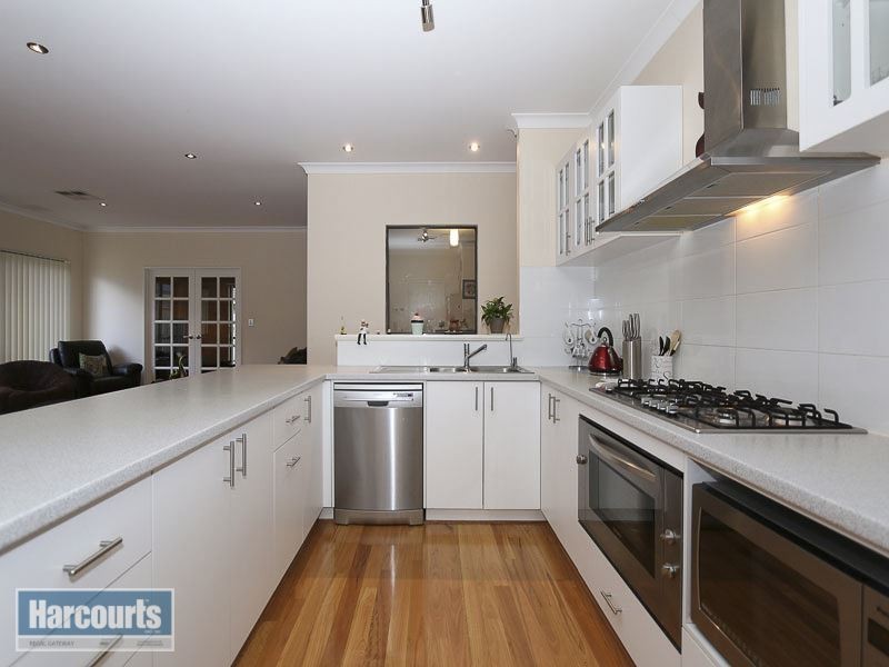 73 Johnsonia Bend, Hammond Park WA 6164