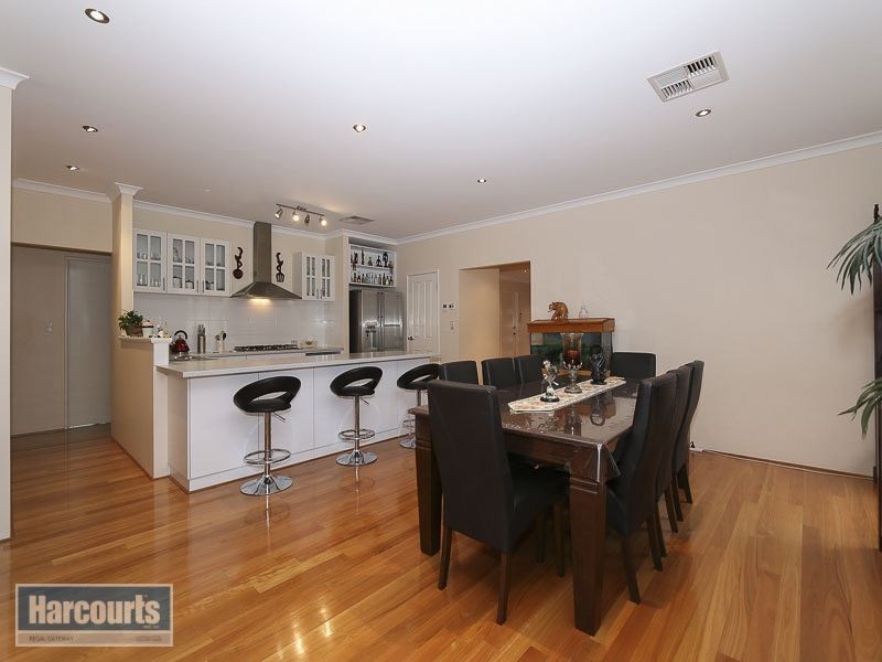 73 Johnsonia Bend, Hammond Park WA 6164