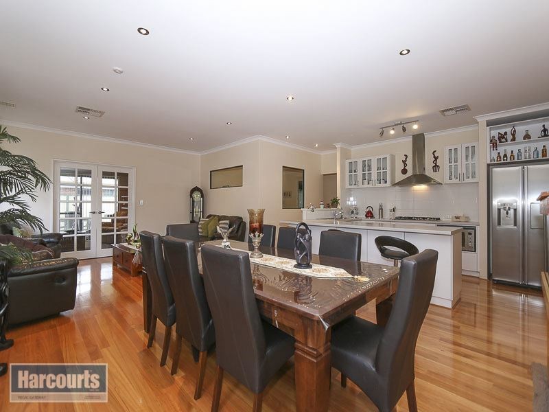 73 Johnsonia Bend, Hammond Park WA 6164