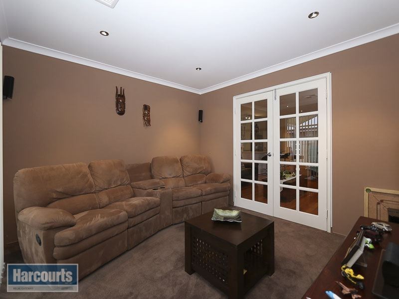 73 Johnsonia Bend, Hammond Park WA 6164