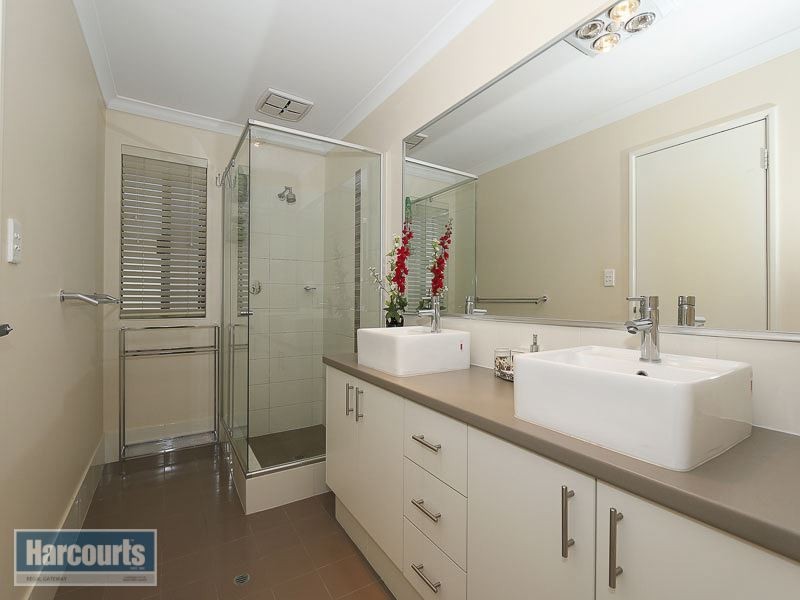 73 Johnsonia Bend, Hammond Park WA 6164