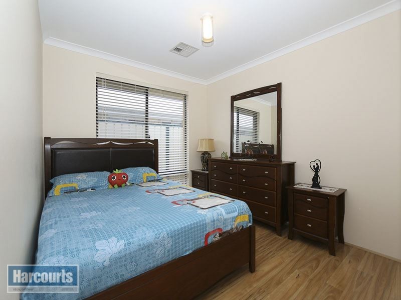 73 Johnsonia Bend, Hammond Park WA 6164